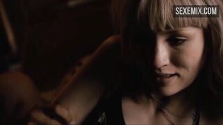 Emily Browning için sabah seksi - Film Peluş