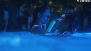 Scène de piscine érotique. Scène de sexe du film - Euphoria