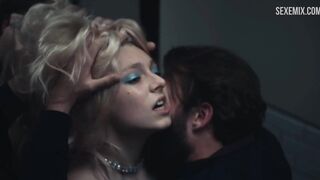 Scena di sesso nuda di Hunter Schafer dalla serie Euphoria