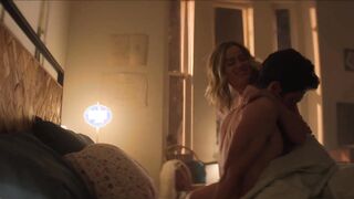 Selezione di scene erotiche con Elizabeth Lail in You