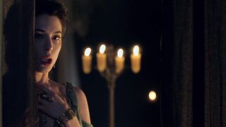 Jaime Murray seks sırasında Lucy Lawless'ı gözetliyor, Spartacus sahnesi