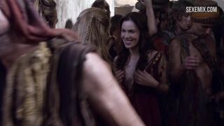 Spartacus'taki Seksi Luna Rioumina Göğüsleri sahnesi