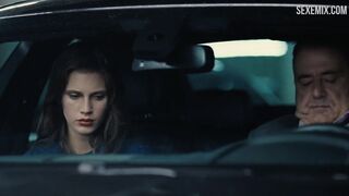 Genç ve Güzel filmindeki araba sahnesinde Marine Vacth seksi