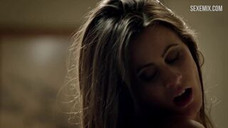 Stephanie Danielson (Emily) sesso a letto scena in Femme Fatales