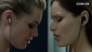 Rie Rasmussen ve Rebecca Romijn lezbiyen sahnesi - Femme Fatale