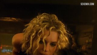 Rebecca Romijn folla en la mesa de billar en la escena - Femme Fatale