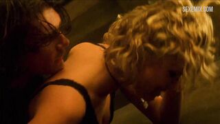 Rebecca Romijn Sexy Dancing e sexo na mesa de bilhar - Femme Fatale