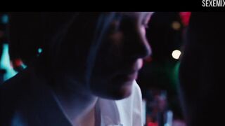 Erika Linder seduce en un bar, escena en Below Her Mouth