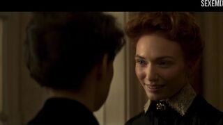 Colette'deki seksi Eleanor Tomlinson öpüşme sahnesi