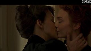 Colette'deki seksi Eleanor Tomlinson öpüşme sahnesi