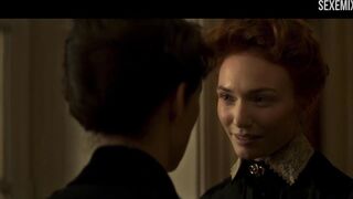 Colette'deki seksi Eleanor Tomlinson öpüşme sahnesi