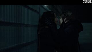 Escena de beso de Rachel Weisz en Disobedience