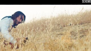 Escena de follada de Winona Ryder en la pradera - Boda de destino