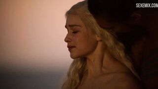 Seios nus de Emilia Clarke, cena de Game of Thrones