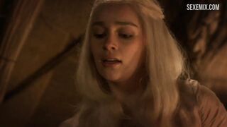 Emilia Clarke Cowgirl, scène dans Game of Thrones