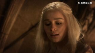 Emilia Clarke Cowgirl, scène dans Game of Thrones