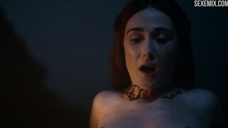 Escena del nacimiento del demonio de Carice van Houten en Juego de Tronos