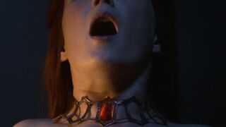 Escena del nacimiento del demonio de Carice van Houten en Juego de Tronos