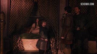 Szene mit nackten Brüsten von Josephine Gillan in Game of Thrones