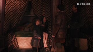 Szene mit nackten Brüsten von Josephine Gillan in Game of Thrones