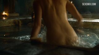 Gwendoline Christie banyo yapıyor, Game of Thrones sahnesi