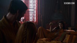 Çıplak Josephine Gillan ve Kristina Jillespie, Game of Thrones sahnesi