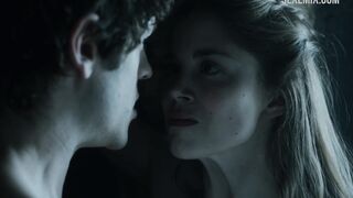 Charlotte Hope follada duro por detrás junto a la ventana, escena de Juego de Tronos