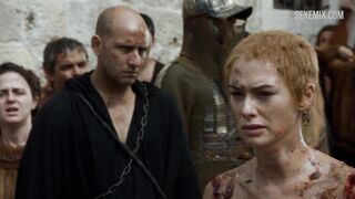 Lena Headey kalabalığın arasında çıplak yürüyor, Game of Thrones sahnesi