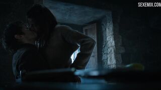 Tentative de séduction infructueuse de Natalia Tena, scène dans Game of Thrones