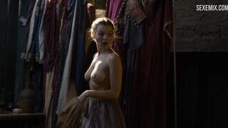 Eline Powell seins nus, scène dans Game of Thrones