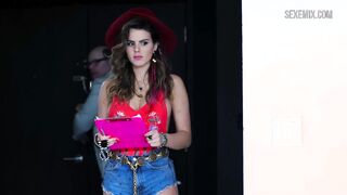 Ruby O. Fee em Shorts Jeans Sexy, cena em Polar