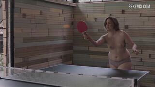 Lena Dunham ohne BH spielt Tischtennis, Szene in Girls