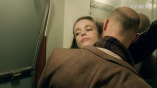 Stacy Martin tiene sexo en el baño del tren, escena en Nymphomaniac: Vol. Yo