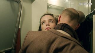 Stacy Martin tiene sexo en el baño del tren, escena en Nymphomaniac: Vol. Yo