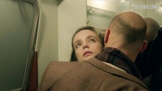 Stacy Martin tiene sexo en el baño del tren, escena en Nymphomaniac: Vol. Yo