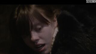 Mia Goth bekaretini Nymphomaniac: Vol. 2'deki sahnede ara sokakta kaybetti. II