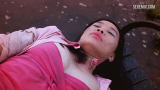 Sook-Yin Lee si masturba su una panchina, scena in Shortbus