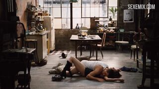 Anne Hathaway erotic scene in the kitchen, in Love And Other Drugs