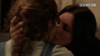 Scena del bacio di Emma Kenney in Shameless