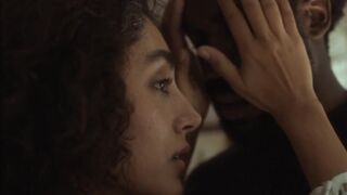 Momento sexy de Golshifteh Farahani, cena em Blind Spot