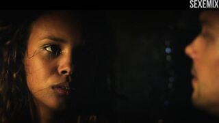 Caliente Alisha Boe, escena sexy en 68 Kill