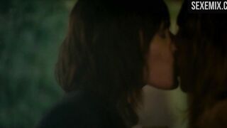 Katherine Moennig y Katherine Moennig besándose - The L Word: Generation Q