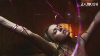 Magnifique Sydney Sweeney en bikini rose, scène dans Euphoria