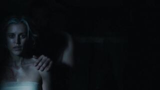 Denise Gough desnuda, Raffey Cassidy, escenas de The Other Lamb