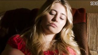 Lia Marie Johnson en shorts sexys, escena en Bayou Caviar (2018)