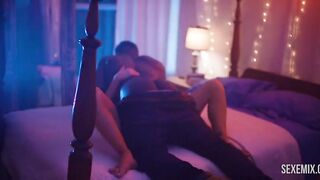 Sexe avec Denise Richards sur le lit, scène dans A Violent Man (2017)