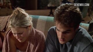 Ali Larter çıplak göğüsleri ve amını gösteriyor, Varsity Blues sahnesi (1999)