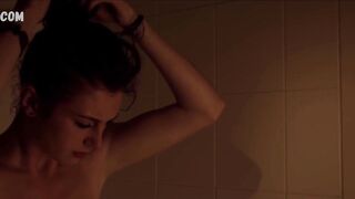 Penny Jenkinson sexy, im Badezimmer, Szene in „Sukkel voor de Liefde“ (2014)