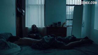 Gemma Massot bize Feral Mix (2015) filmindeki göğüslerini ve sahnesini gösteriyor