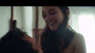 Seios de Maria Valverde, Cena de nudez em Arana (2019)